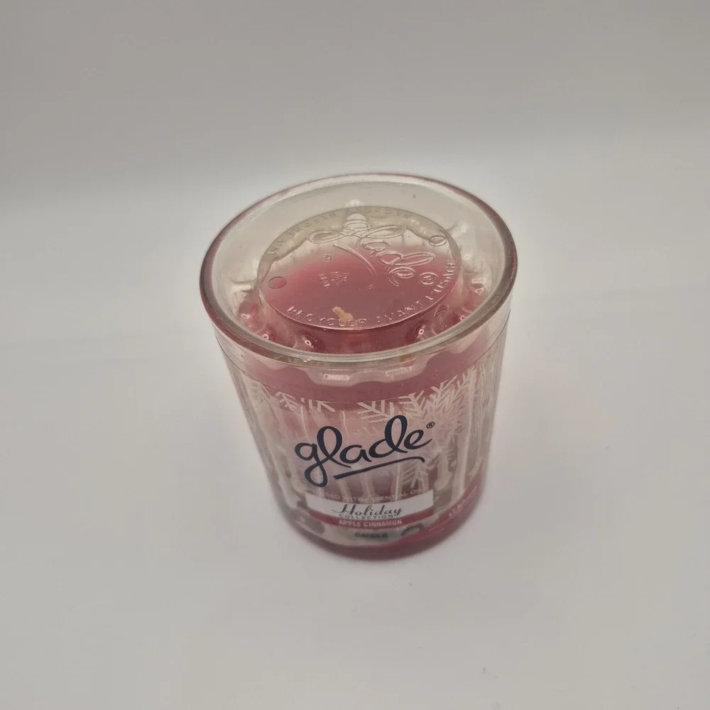 New Glade Scents Apple Cinnamon Candles  4 oz  Holiday Collection